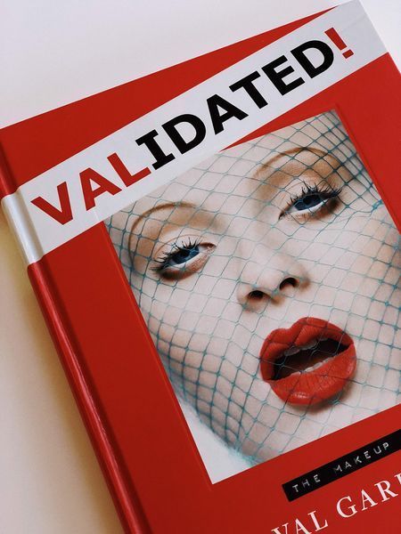 Книга Validated - обкладинка