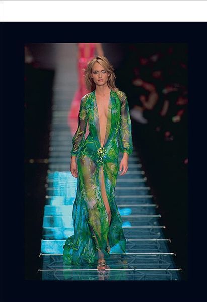 Книга Versace Catwalk. The Complete Collections - обкладинка