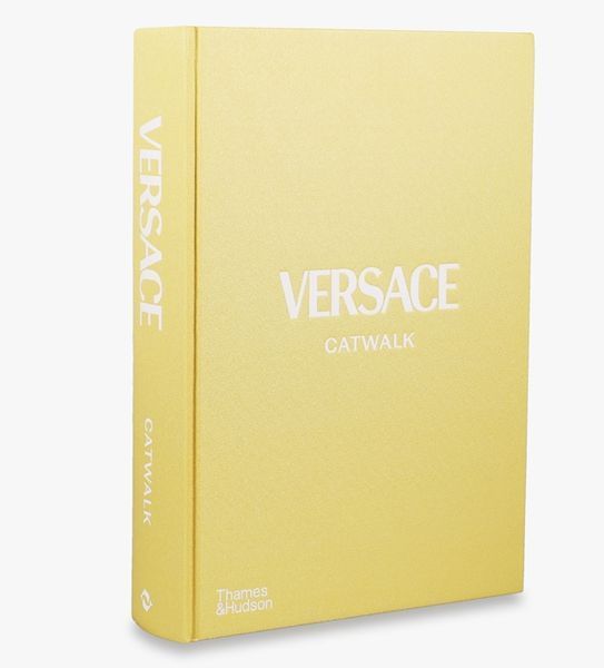 Книга Versace Catwalk. The Complete Collections - обкладинка